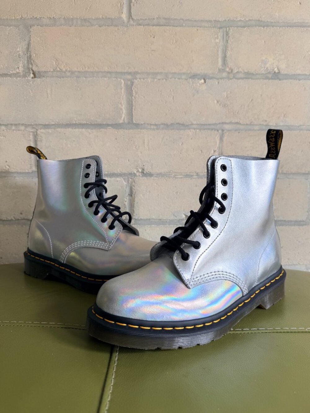 Dr. Martesns Pascal 1460 iridescent boot size US W 11 / UK 9 VGUC
